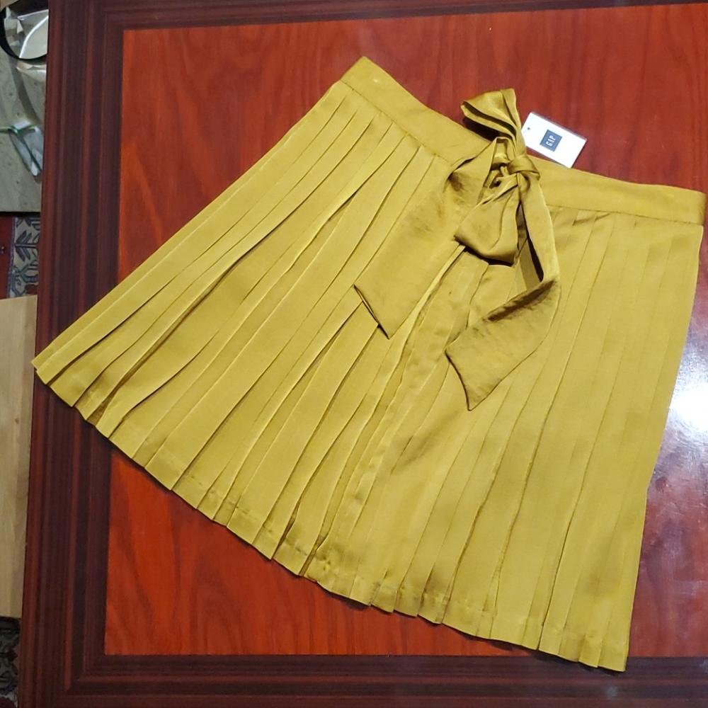 GAP pleated skirt